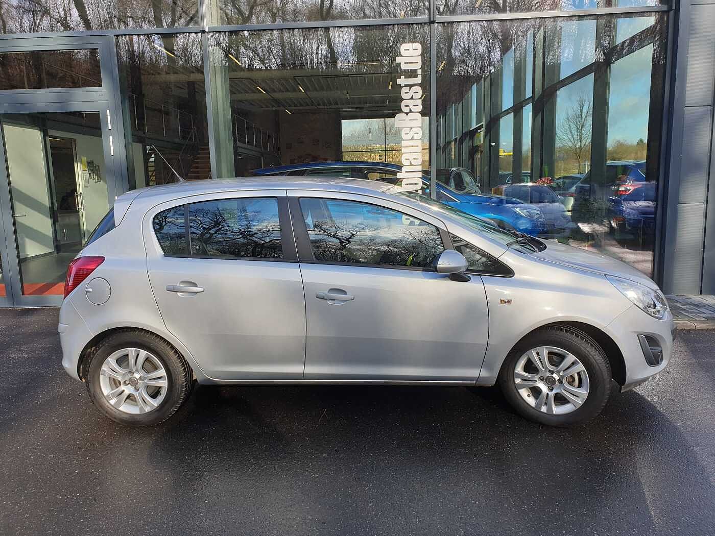 X Opel Corsa D 5 Turer 31 000km Ruckfahrkamera Navi Tempomat Parkpilot Lederlenkrad Alufelgen Ersatzrad Etc