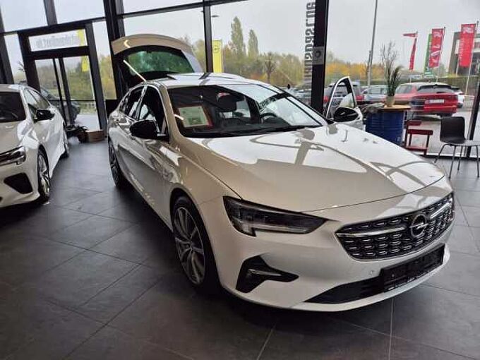 Opel Insignia GrandSport ALLRAD AUTOMATIK AHK LEDER AGR Elegance