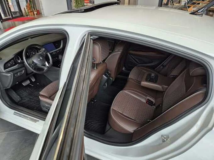 Opel Insignia GrandSport ALLRAD AUTOMATIK AHK LEDER AGR Elegance