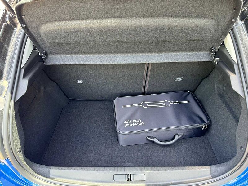 Opel Corsa-F Elektro,  on-Board-Charger 3-polig, Tageszul. , Automatik, Sitz/-Lenkradheizung, ,Navi