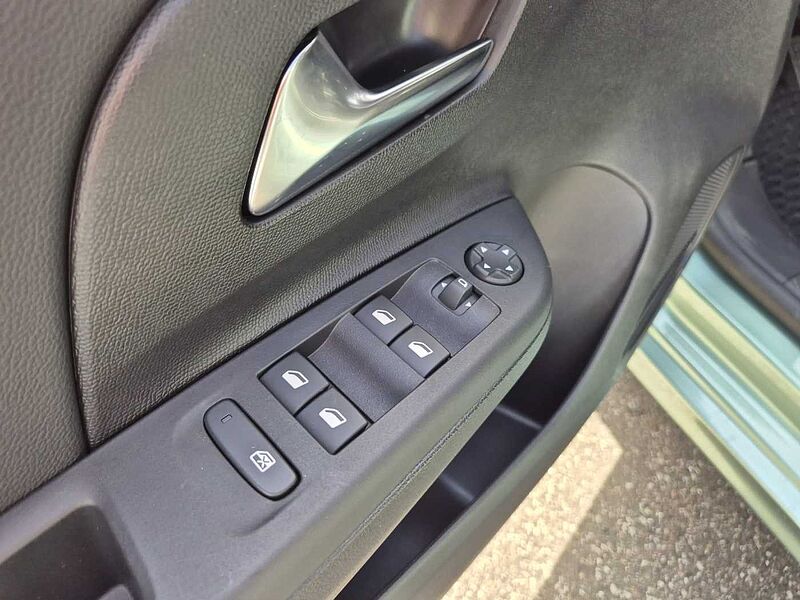 Opel Corsa-F YES Facelift TAGESZULASSUNG 100PS