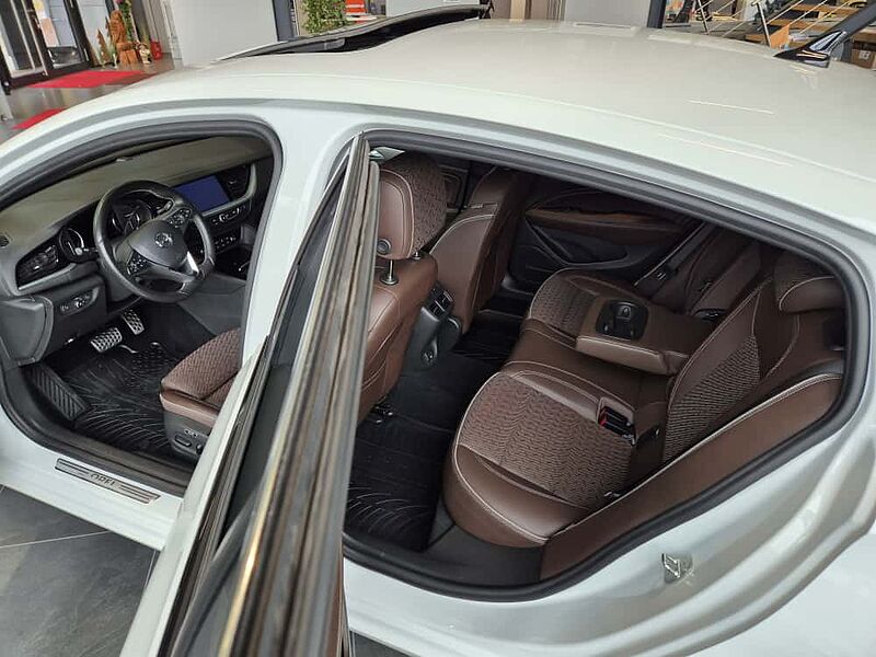 Opel Insignia GrandSport ALLRAD AUTOMATIK AHK LEDER AGR Elegance