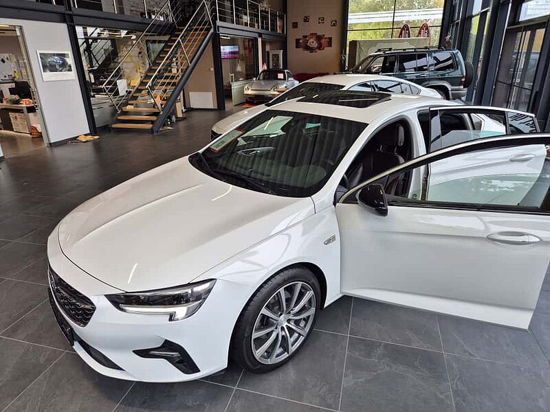 Opel Insignia GrandSport ALLRAD AUTOMATIK AHK LEDER AGR Elegance