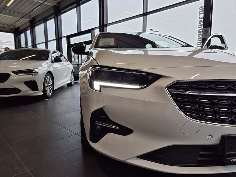 Opel Insignia GrandSport ALLRAD AUTOMATIK AHK LEDER AGR Elegance