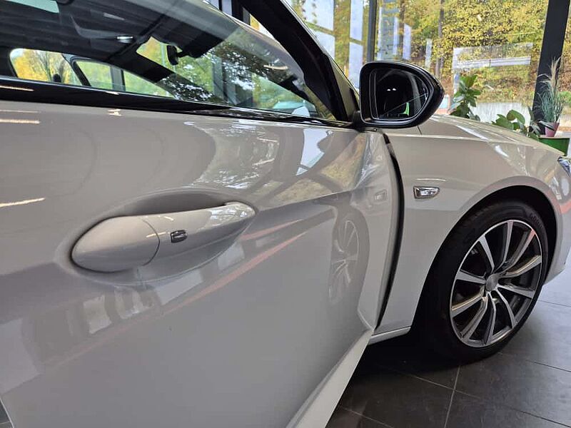 Opel Insignia GrandSport ALLRAD AUTOMATIK AHK LEDER AGR Elegance