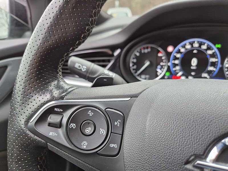 Opel Insignia GrandSport ALLRAD AUTOMATIK AHK LEDER AGR Elegance