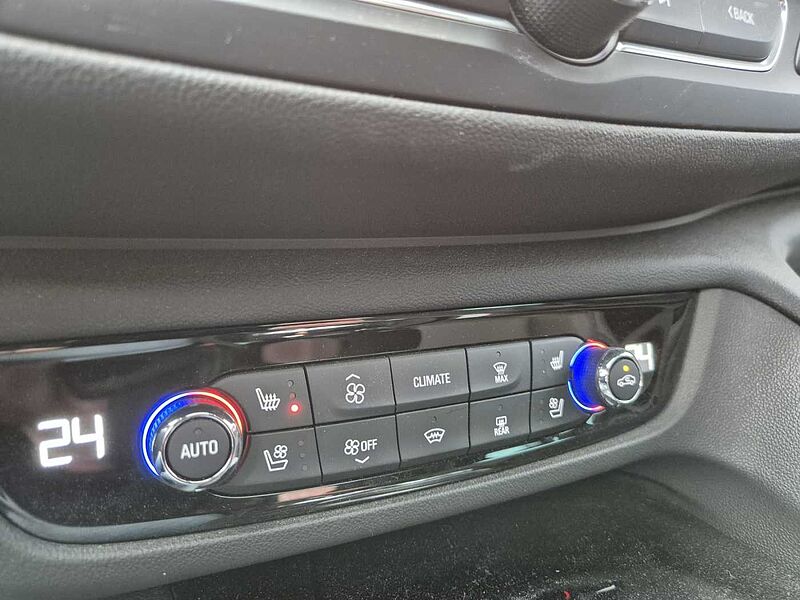 Opel Insignia GrandSport ALLRAD AUTOMATIK AHK LEDER AGR Elegance