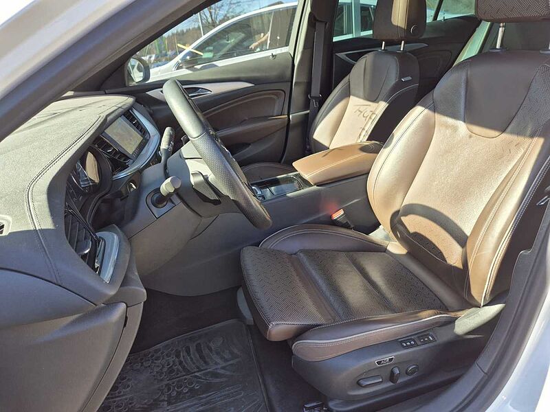 Opel Insignia GrandSport ALLRAD AUTOMATIK AHK LEDER AGR Elegance