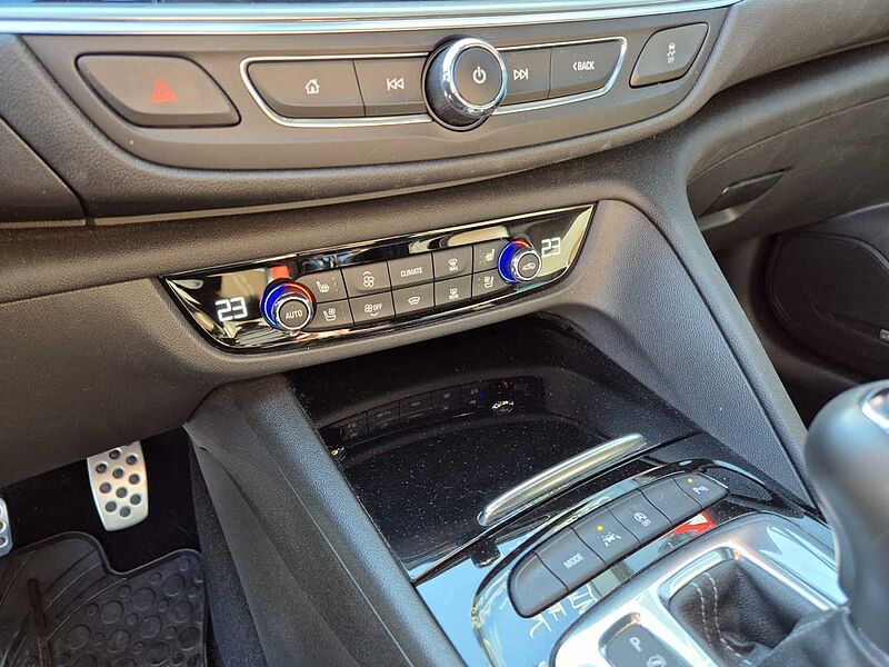 Opel Insignia GrandSport ALLRAD AUTOMATIK AHK LEDER AGR Elegance