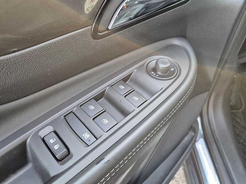 Opel Mokka-X Innovation TOP Ausstattung Leder Schiebedach Anhängerkupplung Kamera AGR LED etc.