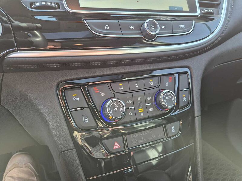 Opel Mokka-X Innovation TOP Ausstattung Leder Schiebedach Anhängerkupplung Kamera AGR LED etc.